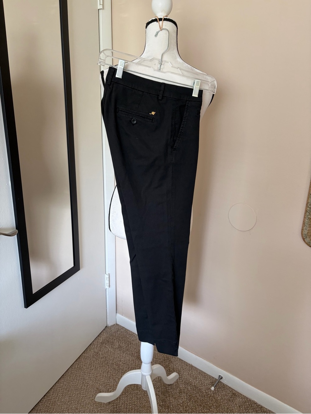 Mason’s Jacqueline Curvy Black Straight Leg Ankle Pants Side Slits. Size 40/US6